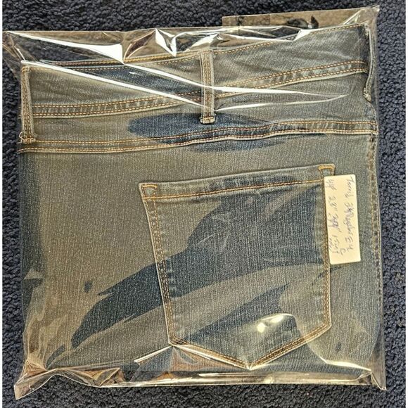 TORRID Mid- Rise Super Skinny Plus Size Jeans SIZE 24R - Picture 15 of 16